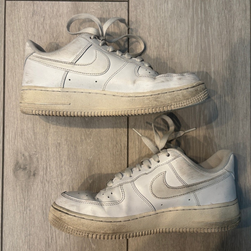Nike Air Force 1 '07 Triple White Women's Size 8 Low-Top Sneakers - Picture 3 of 7